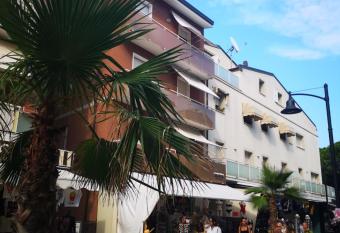 CASA GABRIELLA allows 18 year olds to book a room