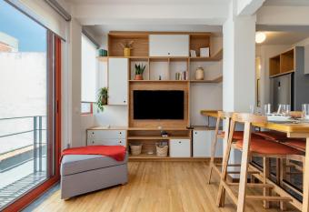 Modern Boutique Apt, in the Heart of La Condesa allows 18 year olds to book a room