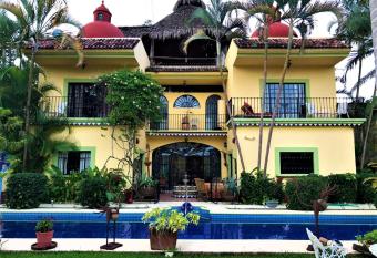 Casa Jard  n del Tuito has Balcony rooms