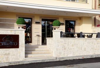 Hotel Cenacolo has Balcony rooms