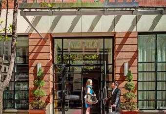 Hotel Giraffe By Library Hotel Collection has Balcony rooms