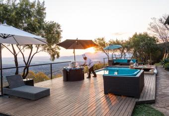 Humdani Game Lodge has Smoking/Balcony rooms