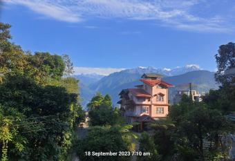 Ifseen Villa has Balcony rooms
