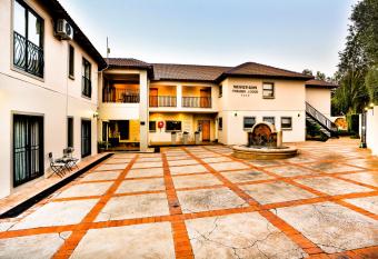 The Wild Olive Guesthouse has Balcony rooms