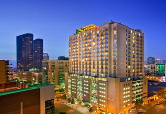 San Diego Marriott Gaslamp Quarter allows 18 year olds to book a room