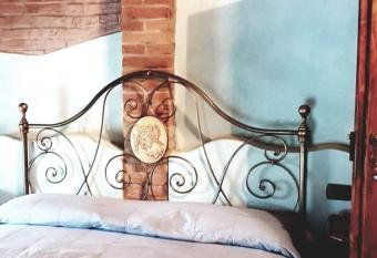 Locanda trattoria Gatto Gambarone allows 18 year olds to book a room