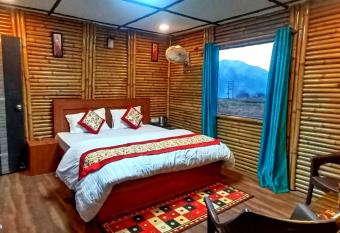 Bamboo Junction Resort has Balcony rooms