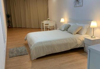 Sky Guest House Aliados allows 18 year olds to book a room