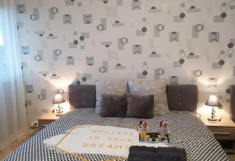 le petillant pour 3 personnes allows 18 year olds to book a room