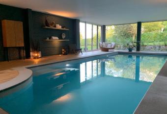 Villa Geva allows 18 year olds to book a room