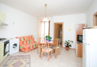 Solaria residence incluso servizio spiaggia privata allows 18 year olds to book a room