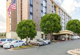 Comfort Inn Shady Grove - Gaithersburg - Rockville allows 18 year olds to book a room