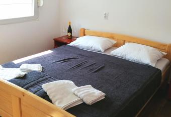 Va   Kutak - Sobe Lux za izdavanje allows 18 year olds to book a room