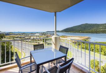    Airliedise   NO hills   Kitchen   5min walk 2 Ferry terminal   WiFi   Netflix allows 18 year olds to book a room