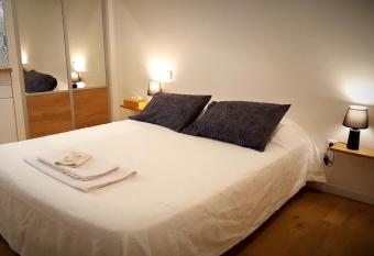 Chambre studio centre historique - climatis   allows 18 year olds to book a room