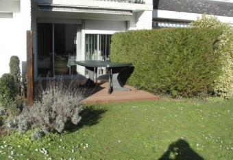 entre Plage et For  t HARDELOT PLAGE allows 18 year olds to book a room