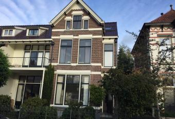 Parklane Apartment allows 18 year olds to book a room