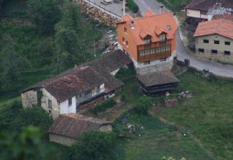 Apartamentos Valdecarzana  allows 18 year olds to book a room