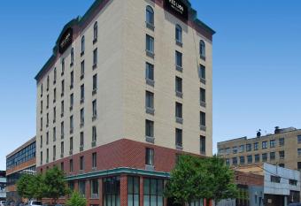 Red Lion Inn & Suites Long Island City allows 18 year olds to book a room