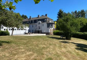 N  rburgring Ferienhaus m. Parkplatz - Klima - Garten und viel Platz has Balcony rooms