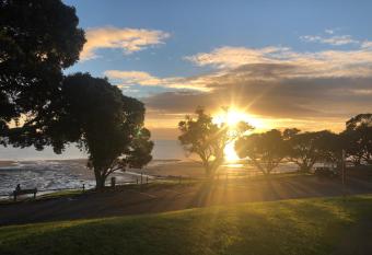 Uxbridge Luxury Apartment has Balcony rooms