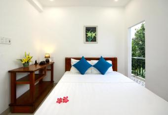 Cherry Garden Homestay has Balcony rooms