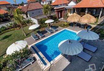 D-Anyar Stay and Surf Canggu allows 18 year olds to book a room