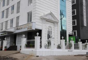 Shikin Hotels (Close to Palm Beach Road) allows 18 year olds to book a room