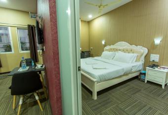 HOTEL PARK VICTORIA allows 18 year olds to book a room