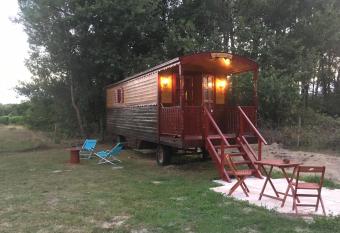 Roulotte de charme allows 18 year olds to book a room