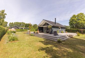 Modern and cozy cabin near Copenhagen city and airport has Balcony rooms