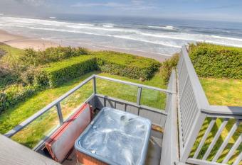 Moonstruck Beach House has Balcony rooms