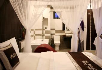 Kha Thy Hotel allows 18 year olds to book a room