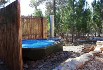 Otium Oasis Glamping & Camping has rooms with a private hot tub