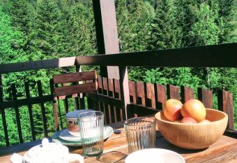 Le Charmant Som allows 18 year olds to book a room