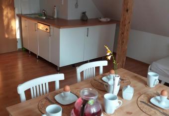 Apartm  ny F-M allows 18 year olds to book a room