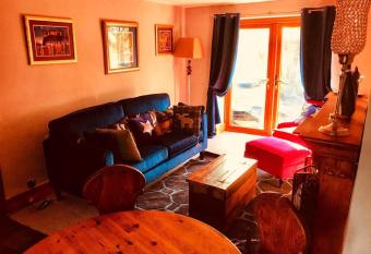 The Cottage, Grotton Hall, Lydgate, Saddleworth allows 18 year olds to book a room