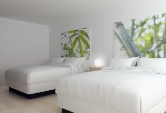 GreenPoint Hotel Kissimmee allows 18 year olds to book a room