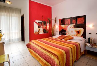 Hotel Villa Cesare B&B has Balcony rooms