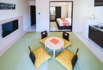 momo premium 702 allows 18 year olds to book a room