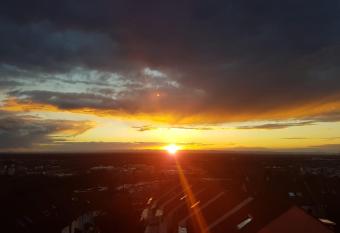 Dachgeschoss in einem Reihenhaus (mit gemeinschaftlichen R  umen) allows 18 year olds to book a room