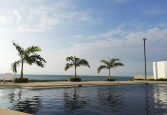 Dpto Moderno Frente al Mar. Edf: Deymar 7mo Piso has Balcony rooms