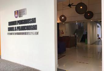 HOTEL UITM PUNCAK ALAM allows 18 year olds to book a room