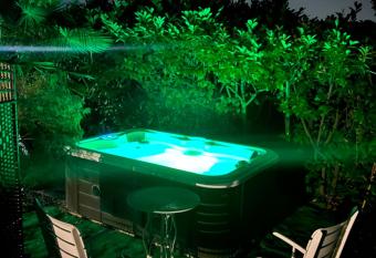 Villa Carla - Camera King Superior has rooms with a private hot tub