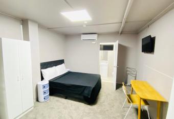 HIT Hostel has Balcony rooms