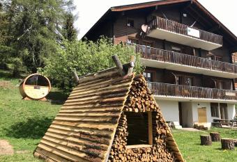 L  rchenwald Lodge allows 18 year olds to book a room