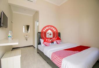 OYO 1078 Fakhira Residence allows 18 year olds to book a room