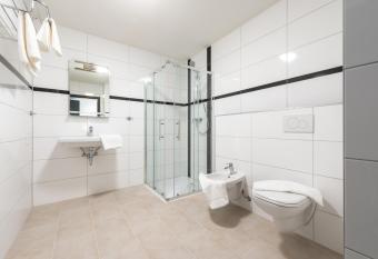 Hotel in Laisen allows 18 year olds to book a room