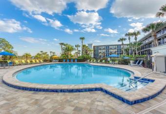 Days Inn by Wyndham Orlando Conv. Center/International Dr has Smoking rooms