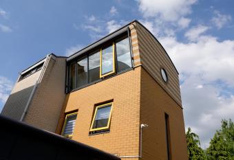 Sonnesleep allows 18 year olds to book a room